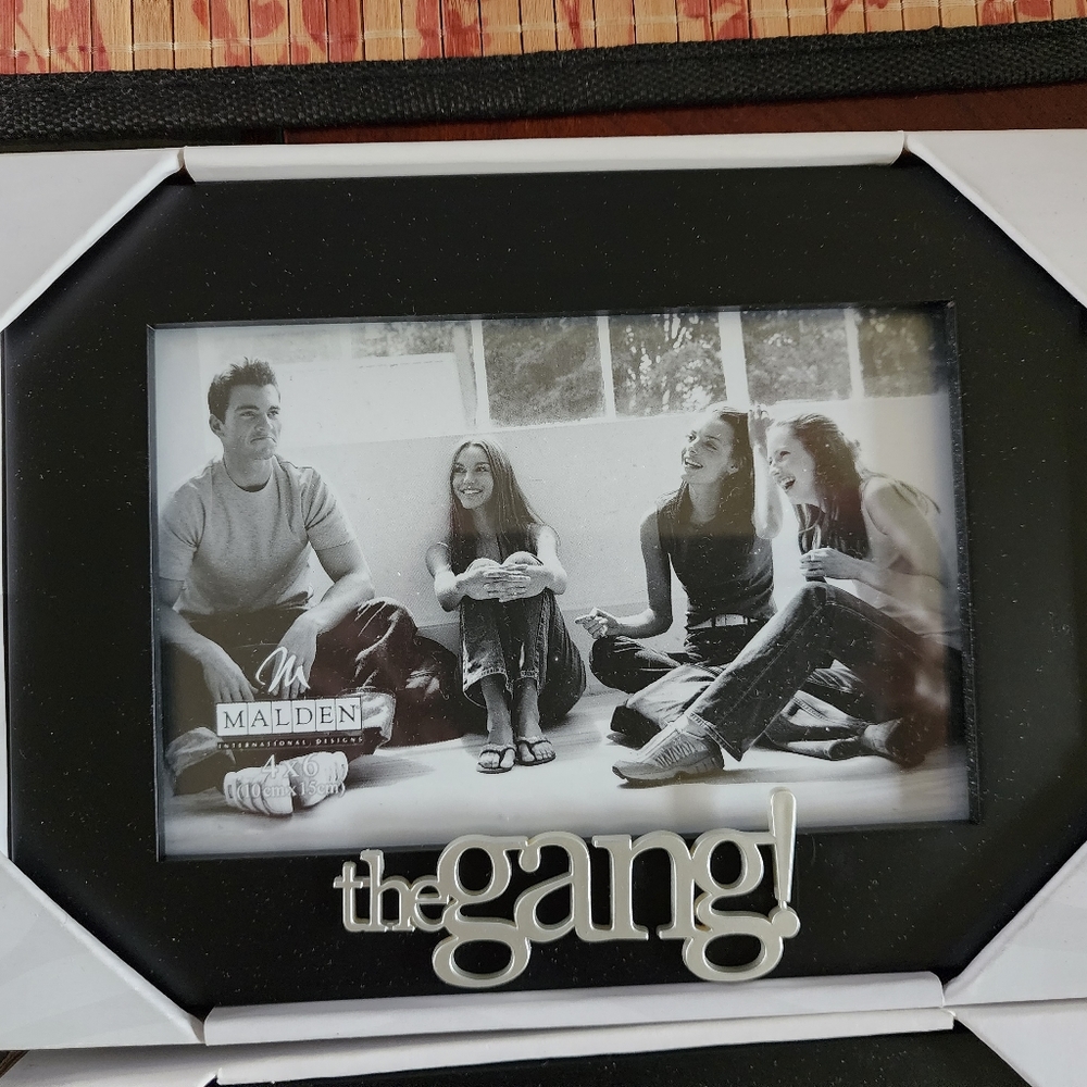 Black Matte photo frame with stand 4 x 6. The gang silver color log